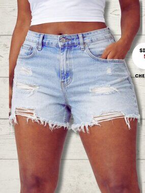 Refuge “Chelsea” High-Rise Distressed Denim Shorts – Size 5 – Light Wash